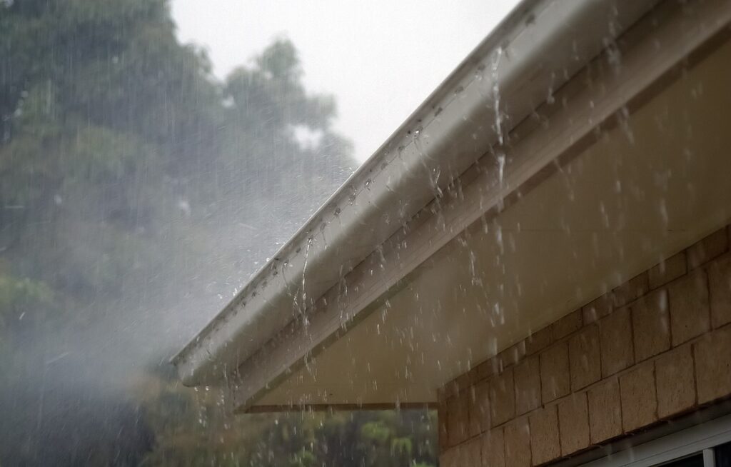 rain, roof, water-432770.jpg